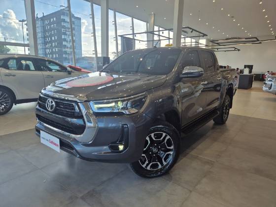 TOYOTA HILUX 2.8 D-4D TURBO DIESEL CD SRV 4X4 AUTOMÁTICO TOYOTA HILUX 2.8 D-4D TURBO DIESEL CD SRV 4X4 AUTOMÁTICO